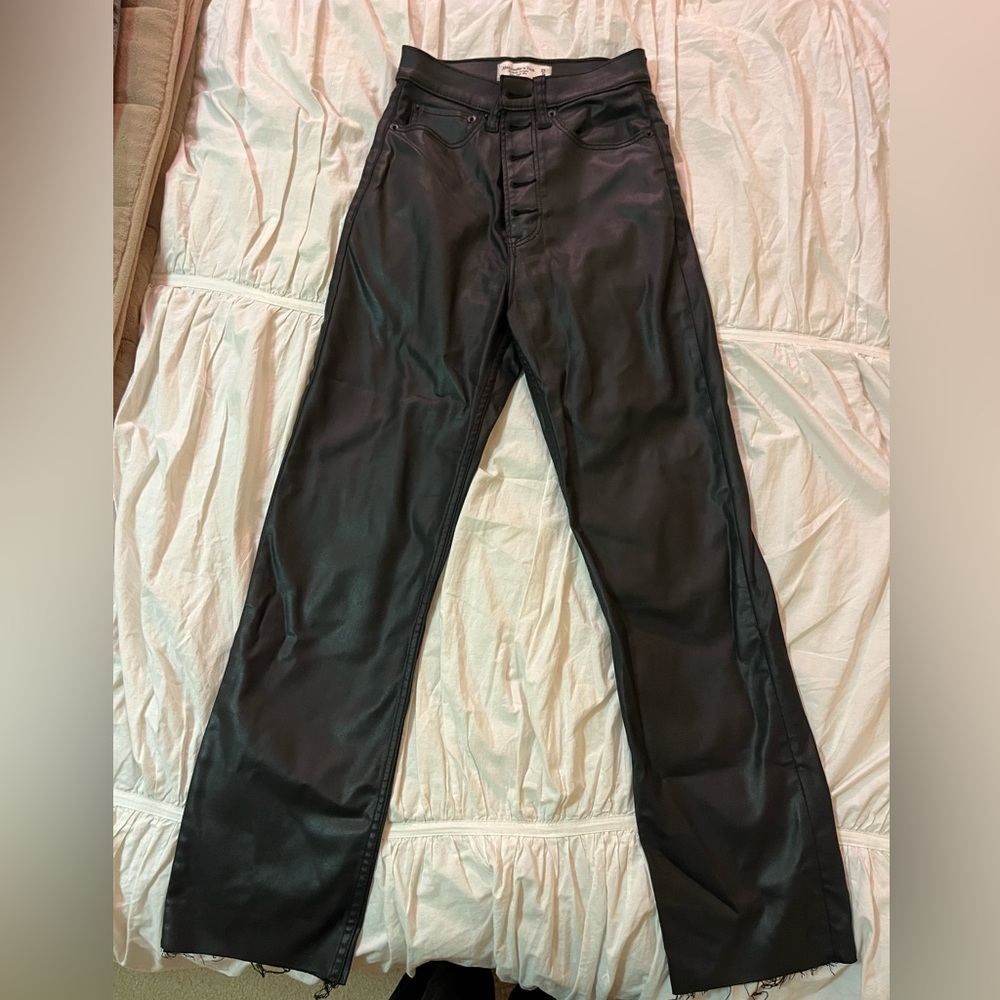 Abercrombie & Fitch - the ankle straight ultra high rise jean in black leather